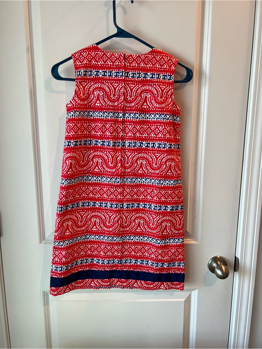 Vineyard Vines Red & Navy Sleeveless Patterned Shift Dress. Size 12 - Picture 8 of 9